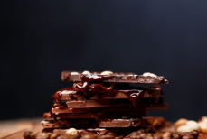 Что произойдет с давлением, если вы будете ежедневно есть черный шоколад
