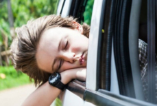 Врач рассказал, как справиться с укачиванием в путешествиях