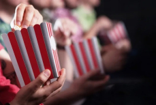 Как попкорн стал главной едой в кинотеатрах