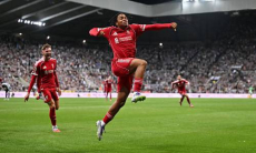 16-летний нападающий принес победу «Ливерпулю» на 100-й минуте матча АПЛ. Видео