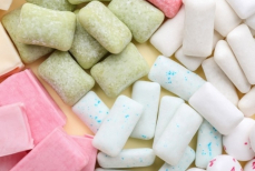 Проглотили жвачку? Врач объяснил, что делать вместо того, чтобы паниковать