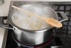 Пена больше не вытекает из кастрюли. Простой лайфхак изменит вашу жизнь