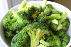 Названы три обязательных продукта в рационе при похудении