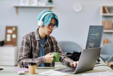 Новая тенденция — зумеры устали от удалёнки и снова хотят в офис