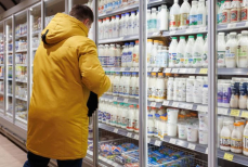 Диетолог предупредила о вреде молока с жирностью выше 3,2 для печени