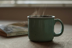 Пролитый чай не дал слепой долгожительнице отпраздновать 100-летие