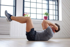 Ошибка, которую совершают 90 процентов людей, выполняя скручивания на пресс