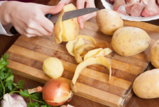 Безопасно ли есть картофель, который почернел после чистки