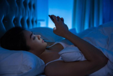 Почему люди стали меньше спать