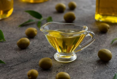 Названа главная ошибка в хранении оливкового масла, которая делает его «пресным»