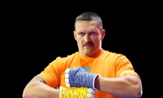 Александру Усику разгромом «записали» первое поражение в карьере