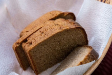 Вот какой овощ надо положить к хлебу, чтобы он не черствел неделю