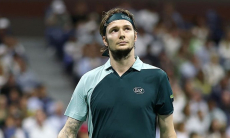 Унизительным разгромом закончился матч Александра Бублика с лучшим теннисистом мира