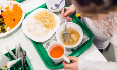 Какие продукты могут навредить мозгу школьников — совет специалиста