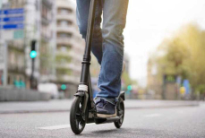 В Казахстане вводят номера для электросамокатов. Видео