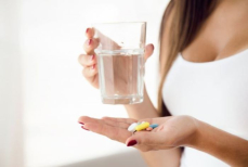 Три популярных витамина, которые нельзя принимать перед сном