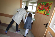 Казахстанцы обсуждают феномен — в школе набрали сразу 42 первых класса