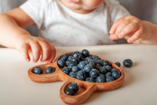 Ученые нашли ягоду, которая неожиданно снижает риск аллергии у детей