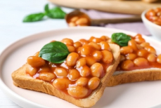 Найдена замена бутербродам. Такой завтрак из двух ингредиентов снижает холестерин