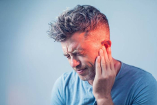 Почему горят уши — народные приметы и объяснение врачей