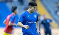 «Надо привыкать». Дастан Сатпаев вызвал разочарование в матче за сборную Казахстана