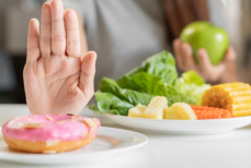 Простая привычка долгожительницы — какие продукты она убрала из рациона