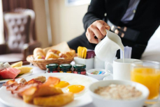 Диетолог назвала завтраки, которые вызывают воспаление