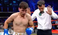 Тремя нокдаунами и нокаутом обернулся бой казахстанского боксера. Видео