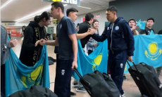 Сборную Казахстана по футболу колоритно встретили в Бельгии. Видео