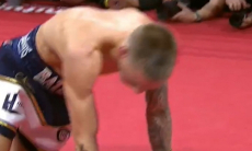 Зрелищным нокаутом завершился бой известного боксера за титул WBC. Видео