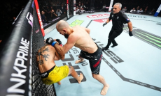 Жестоким нокаутом за минуту закончился бой на UFC в Париже. Видео