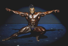 Кай Грин по прозвищу Хищник. История эпатажного бодибилдера, его рацион и тренировки