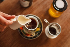 Молоко в начале или в конце — эксперты раскрыли давний спор о чае