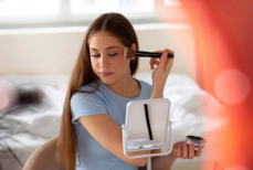 Косметика для школьниц — с какого возраста можно и что разрешено