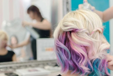 Эти цвета волос сделают образ стильным и дорогим — тренды осени 2025-го