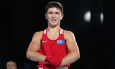 Уникальный казахстанский боксер на камбэке вышел в четвертьфинал ЧМ-2025