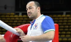 «Волшебный шапалак». В сети обсуждают поступок главного тренера сборной Узбекистана на ЧМ-2025 по боксу. Видео