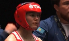 Разгром с нокдауном решил исход боя Казахстана за четвертьфинал ЧМ-2025 по боксу