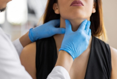 Эндокринолог назвала неочевидные симптомы проблем с щитовидкой