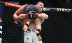 Чемпион UFC нашел необычный способ подготовки к титульному бою. Видео