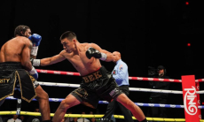 Видео кровавого финиша в бою спарринг-партнера «Канело» из Казахстана в США