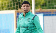 Казахстанским футболистам урезали зарплаты