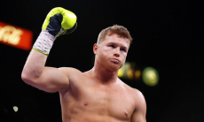 «Канело» «оформил» нокаут в бою с Кроуфордом за «абсолют»