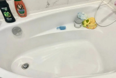 Как быстро прочистить слив в ванной комнате — поможет неожиданное средство