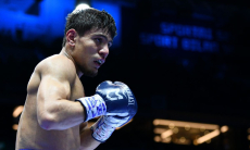 Узбекистанского боксера «отправили» в нокаут в бою за звание абсолютного чемпиона мира