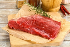 Не только колбаса. Медик назвал вид мяса, употребление которого лучше минимизировать