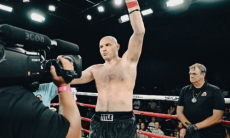 Ивану Дычко «отдали» победу в андеркарде «Канело» — Кроуфорд