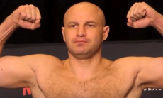 Казахстанский нокаутер прошел взвешивание перед боем в андеркарде «Канело» — Кроуфорд