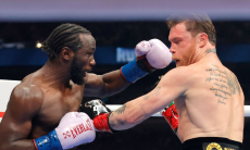 Сенсацией закончился бой «Канело» — Кроуфорд за «абсолют»