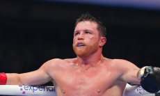 «Канело» объявил себя победителем после боя с Кроуфордом за «абсолют»